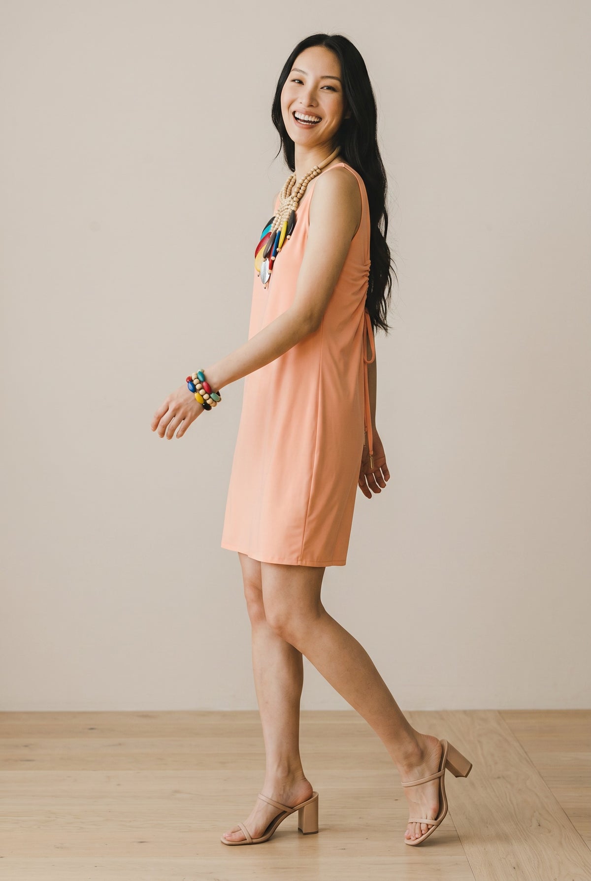 Robe courte dos nu col V – Aralia