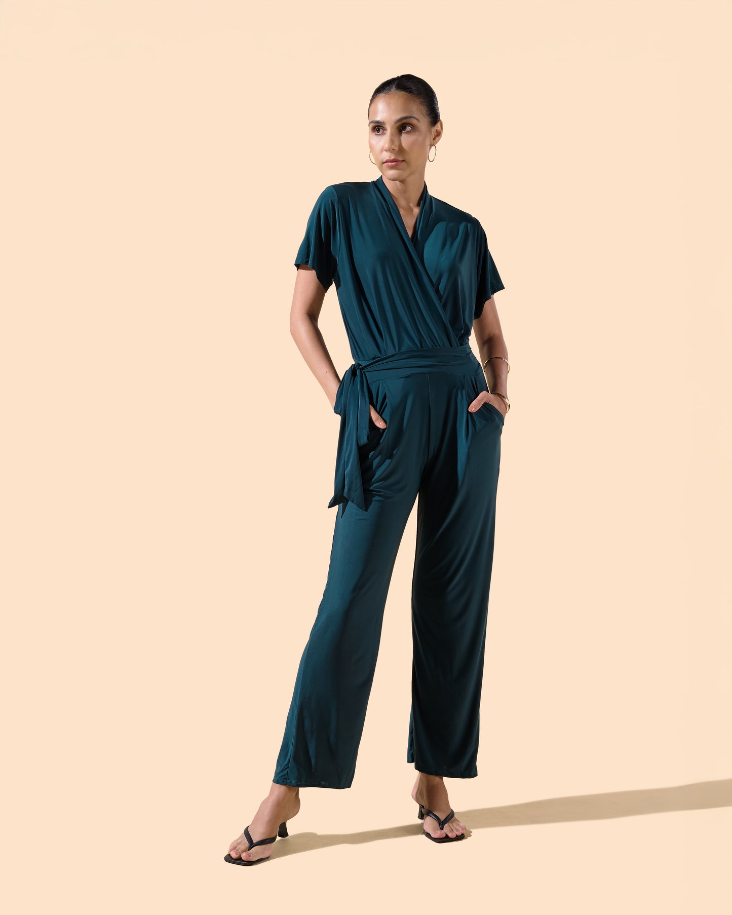 Combinaison pantalon couleur verte mi-manches avec ceinture