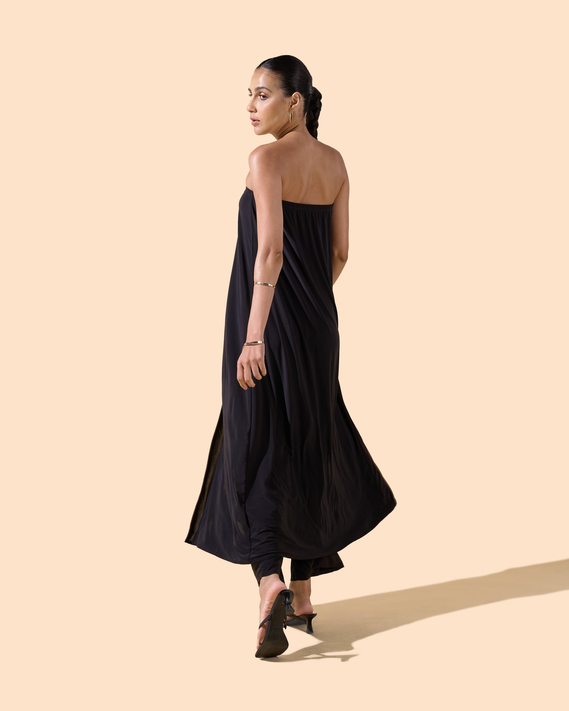 Combinaison pantalon noire bustier effet robe au dos