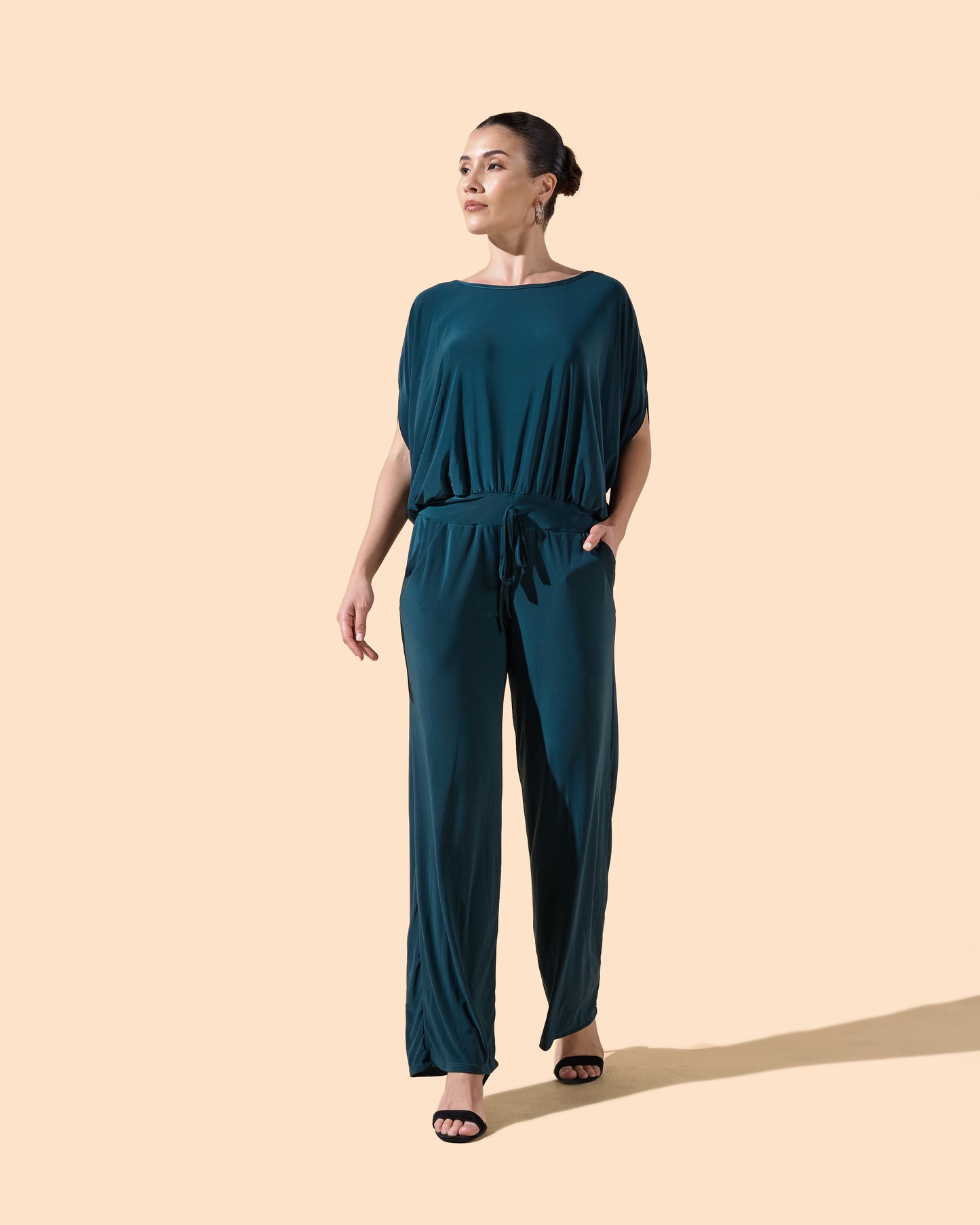 Combinaison pantalon verte col rond lien ajustable à la taille