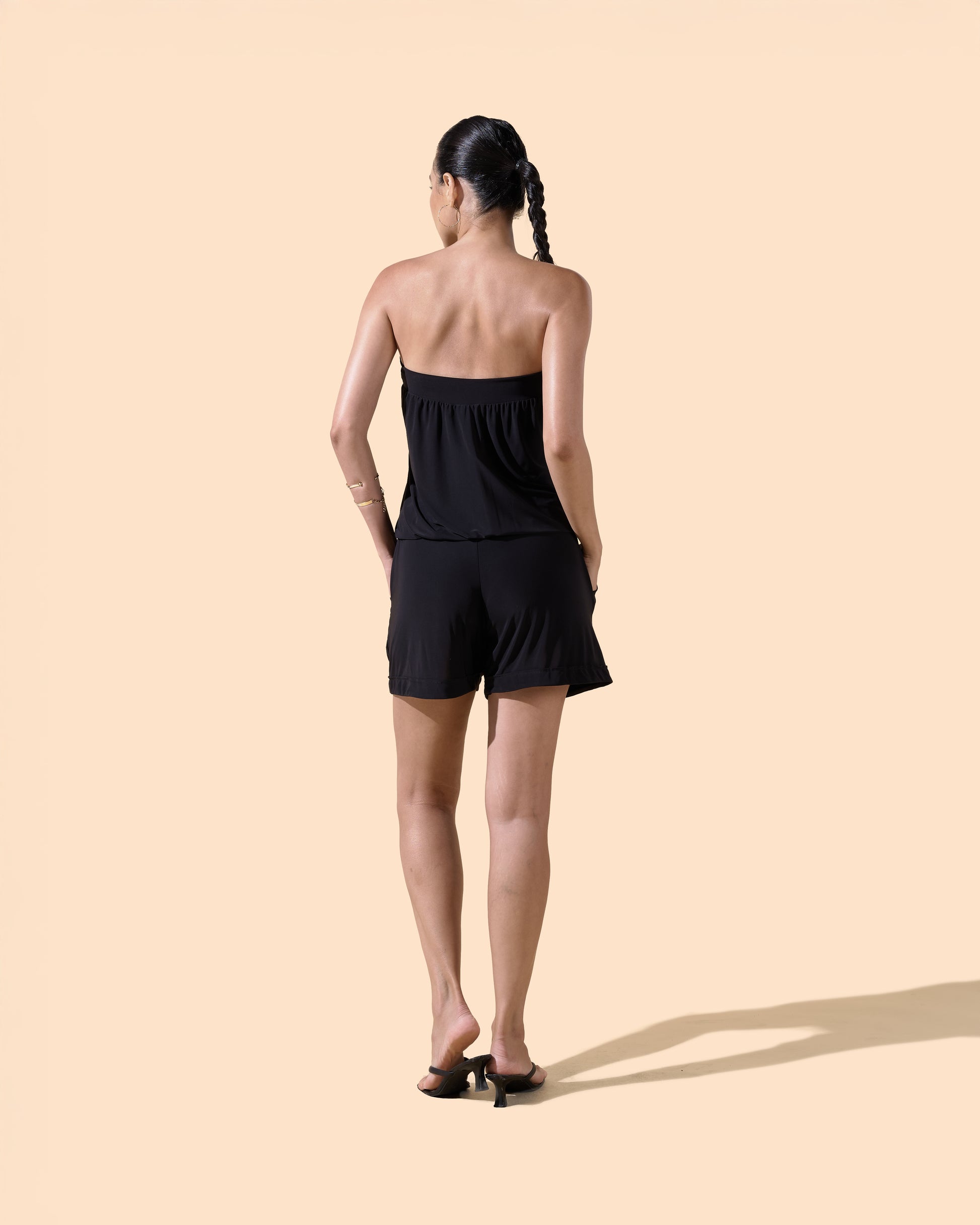 Combinaison short bustier tressé à la main lien ajustable à la taille couleur noir