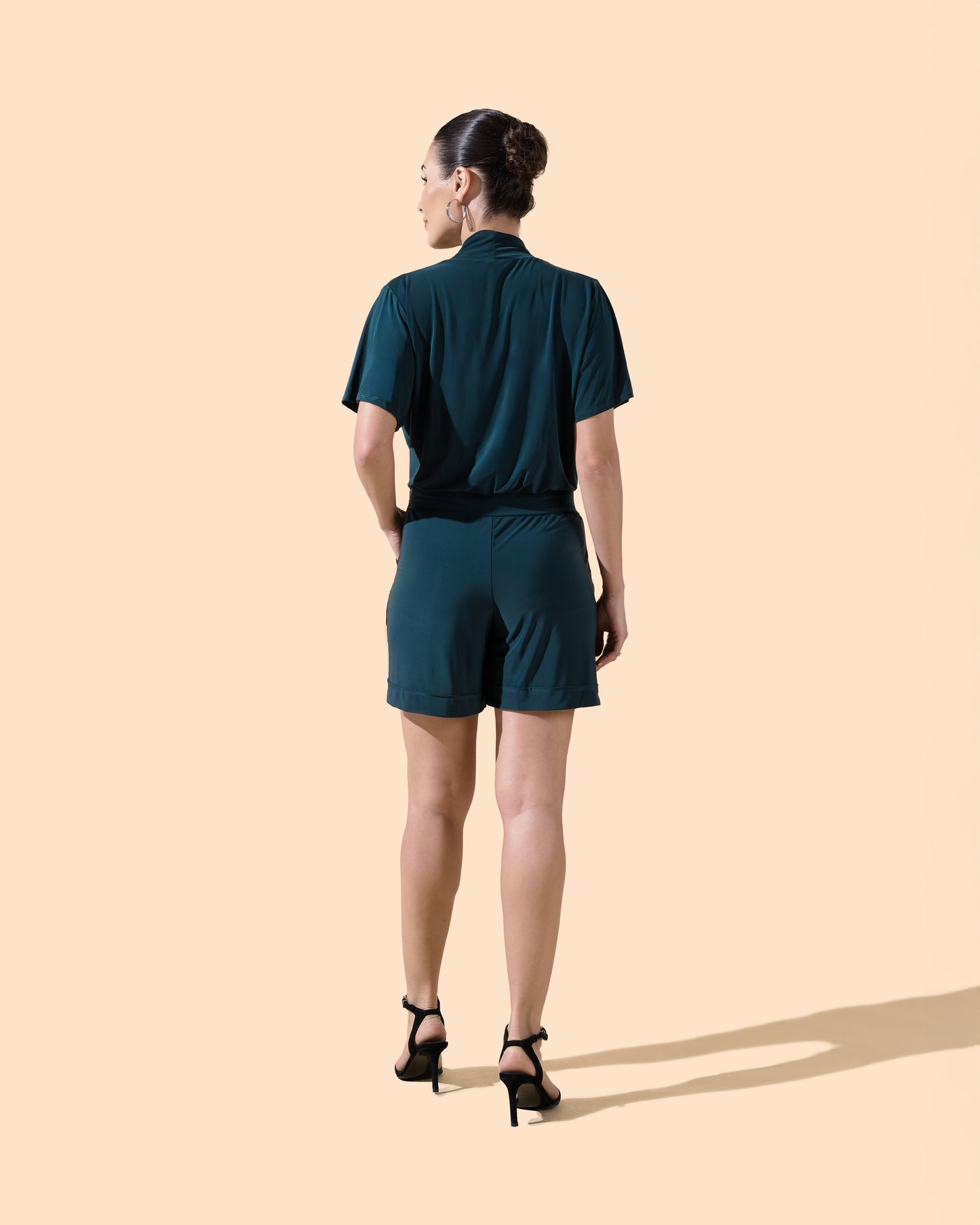 Combi short Col V manches courtes couleur vert