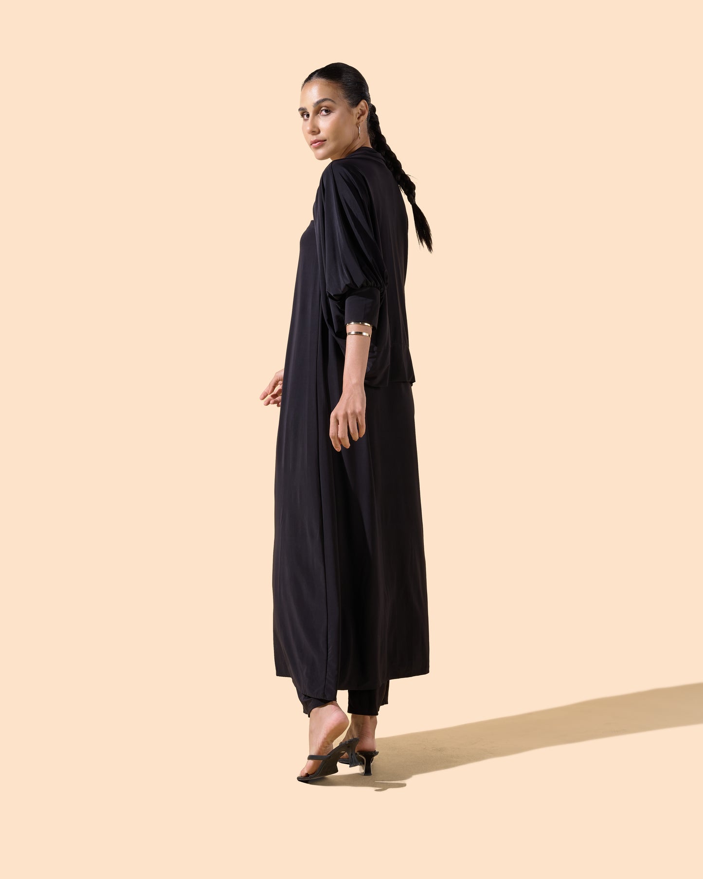 Gilet court fluide manches trois-quarts couleur noir