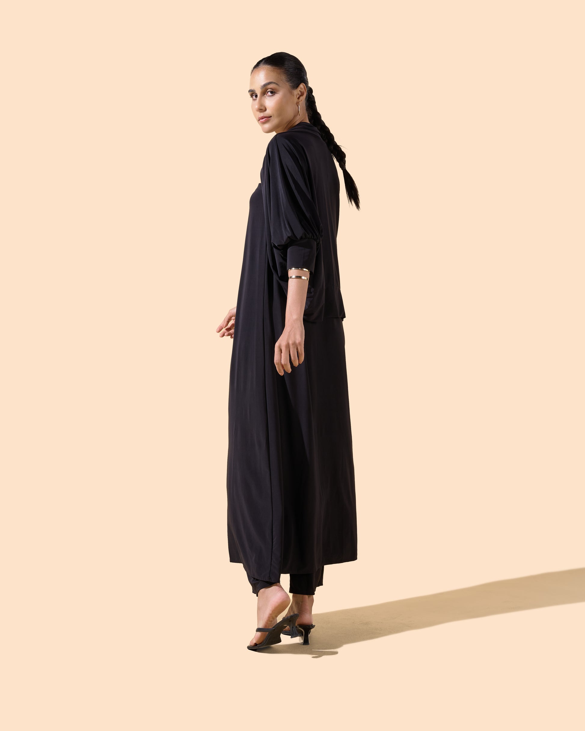 Gilet court fluide manches trois-quarts couleur noir