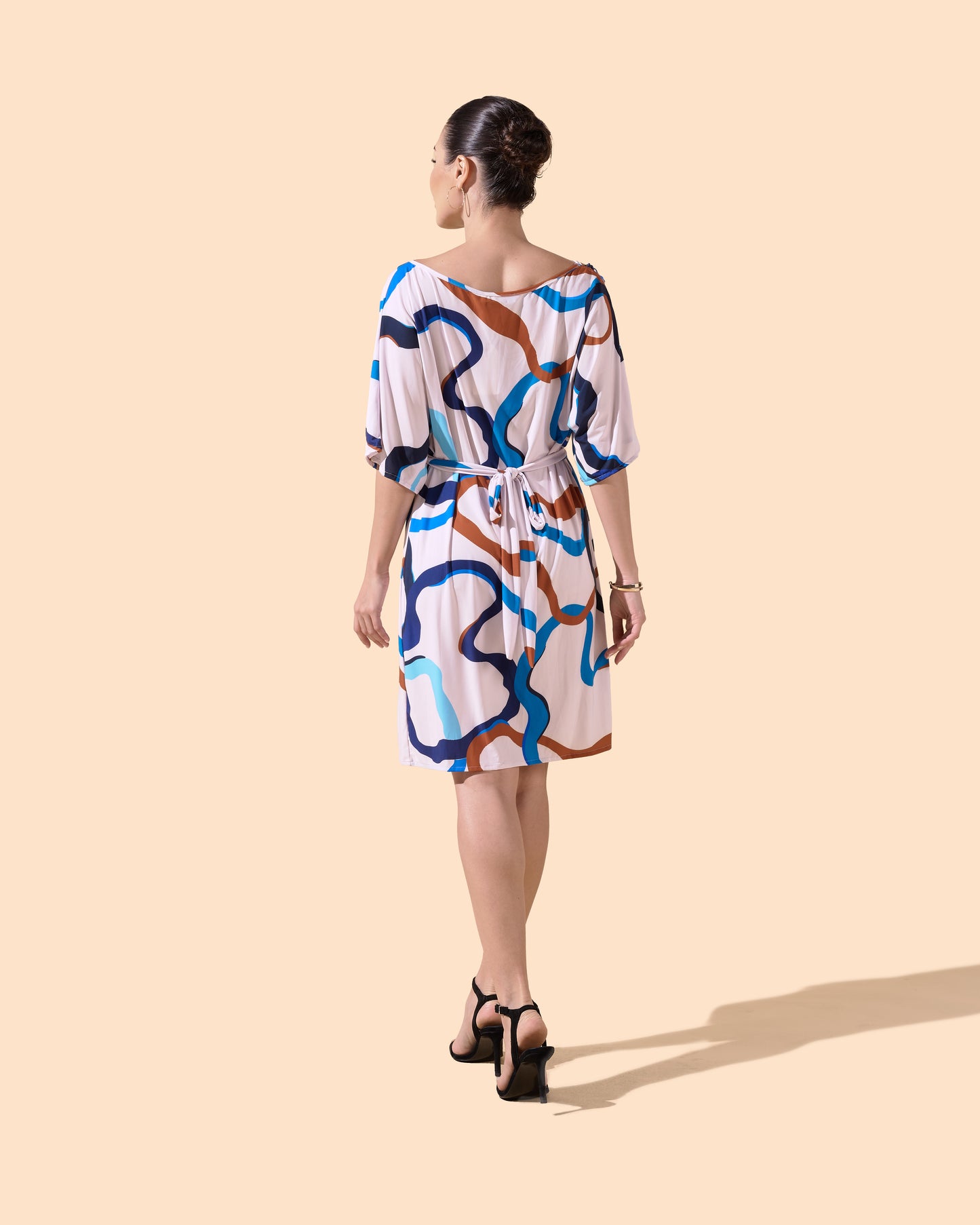 Robe courte imprimée épaule dénudé mi-manche