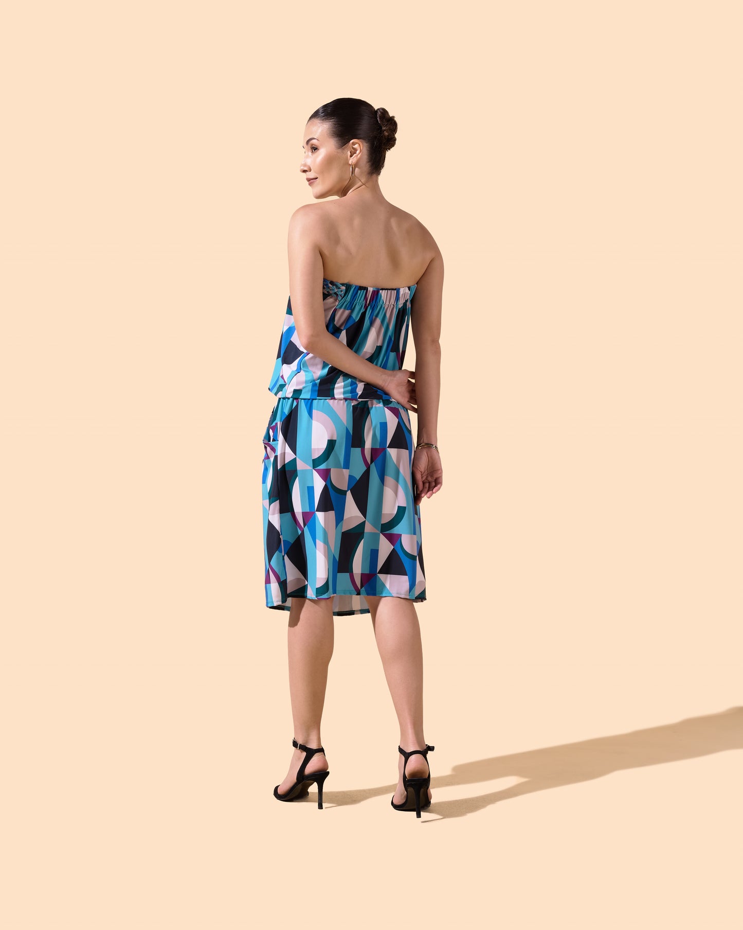 Robe courte fluide imprimée bustier tressé à la main
