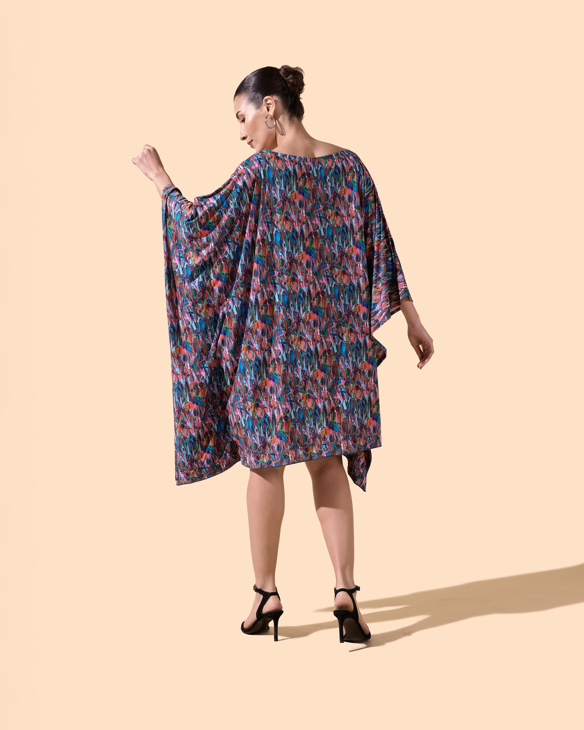 Robe courte chauve-souris manches oversize col V imprimée