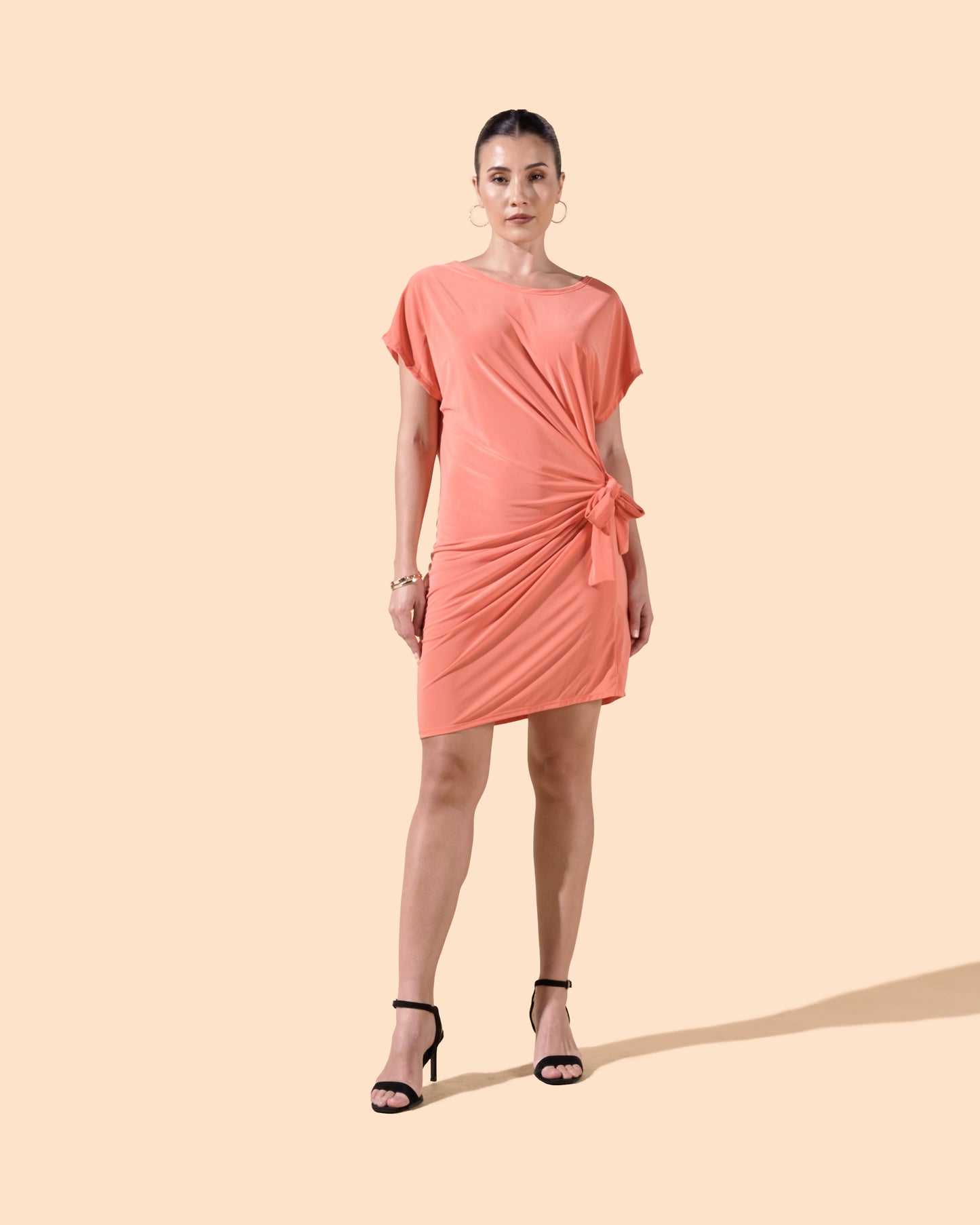 Robe courte col rond large nœud sur le côté couleur corail