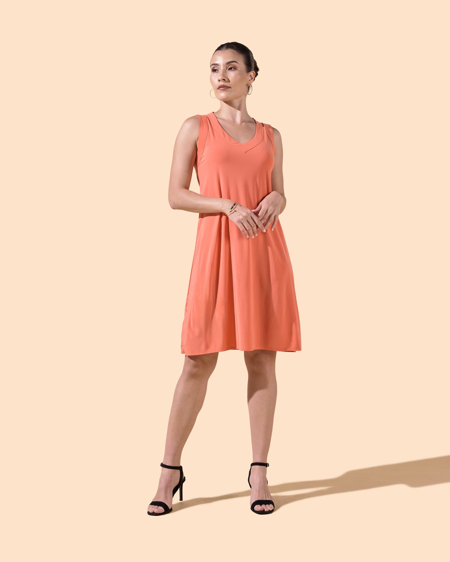 Robe courte évasée col v tendance couleur corail