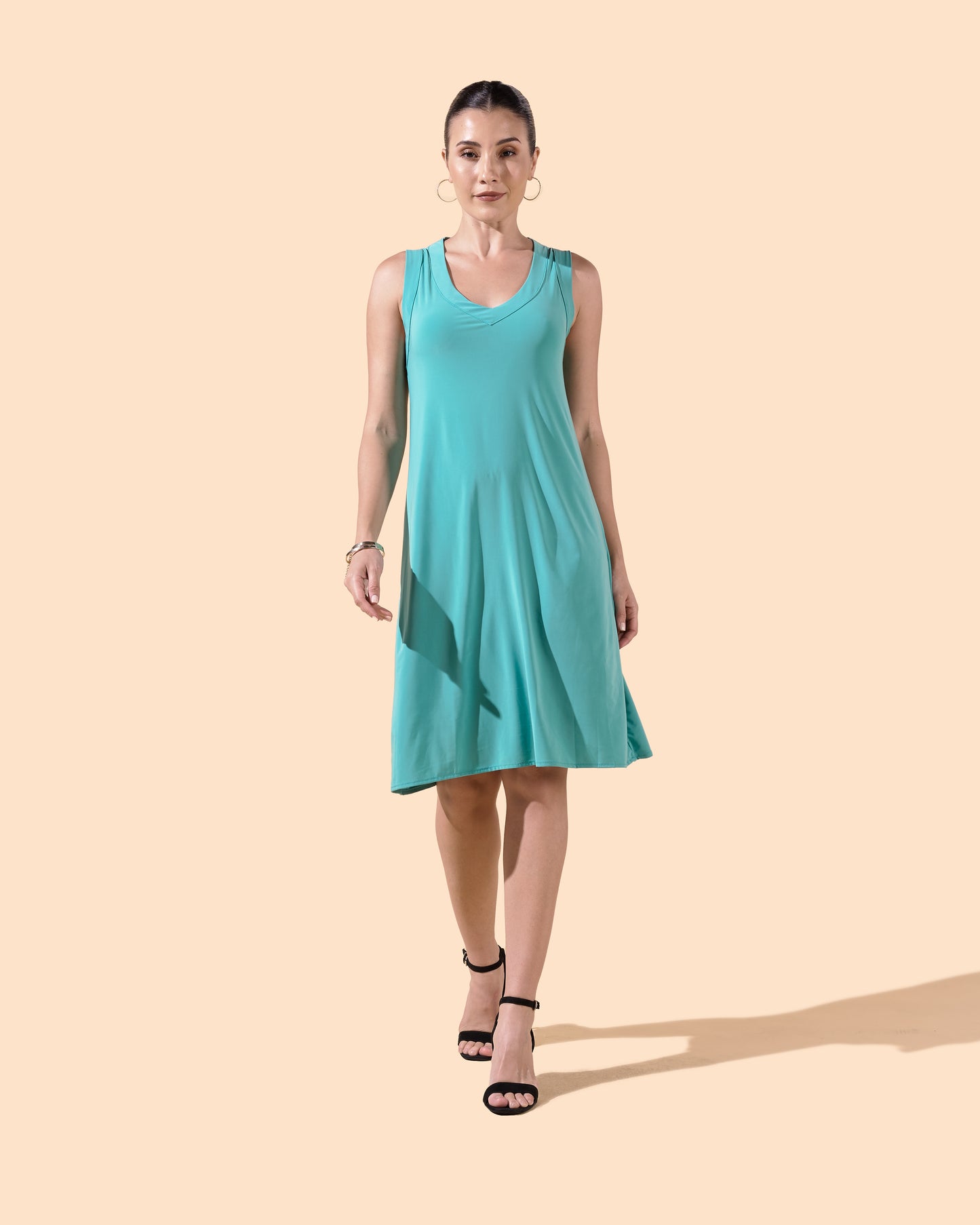 Robe courte évasée col v tendance couleur turquoise