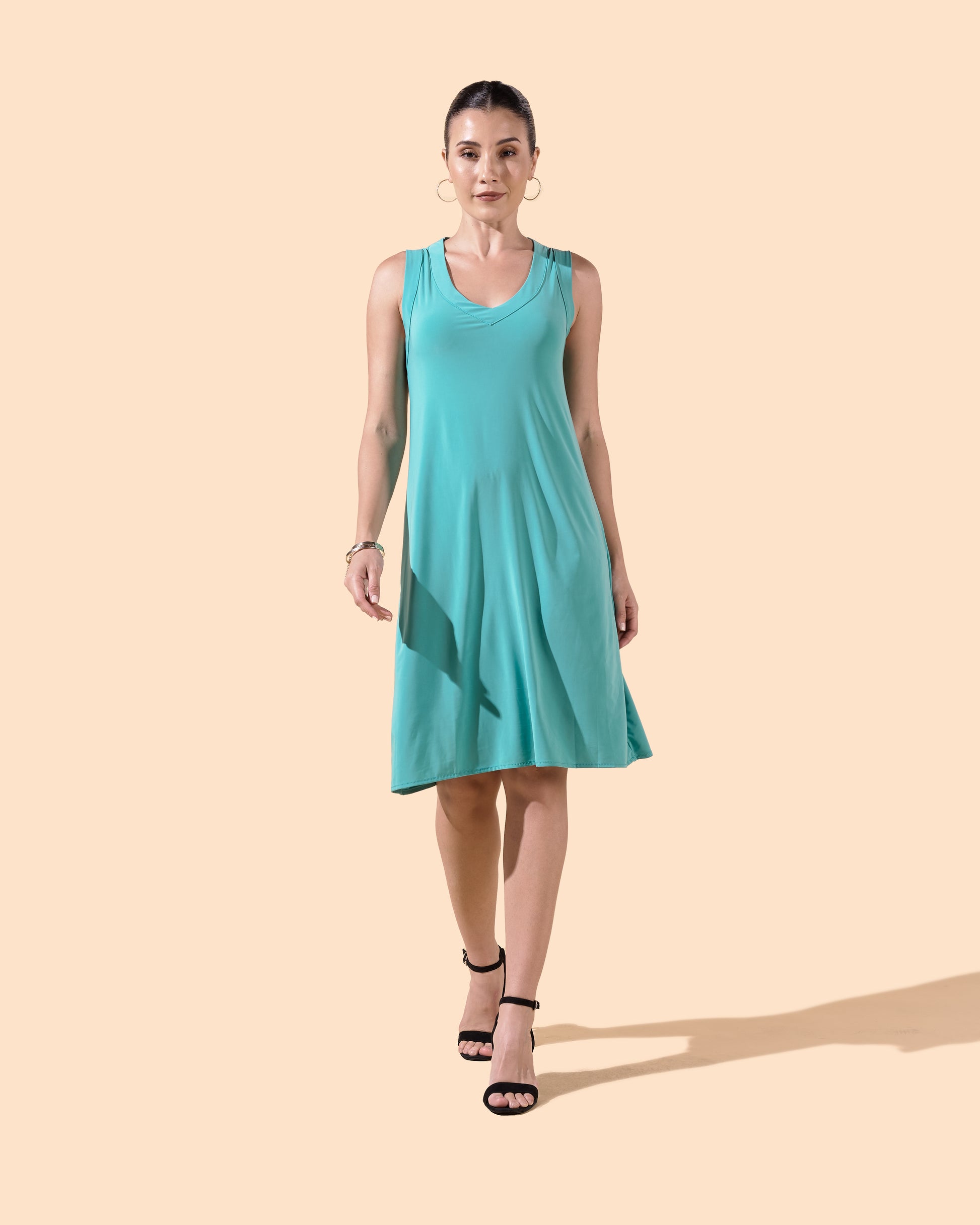 Robe courte évasée col v tendance couleur turquoise