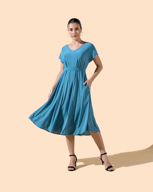 Robe courte et évasée manches courtes col V avec ceinture couleur sarcelle