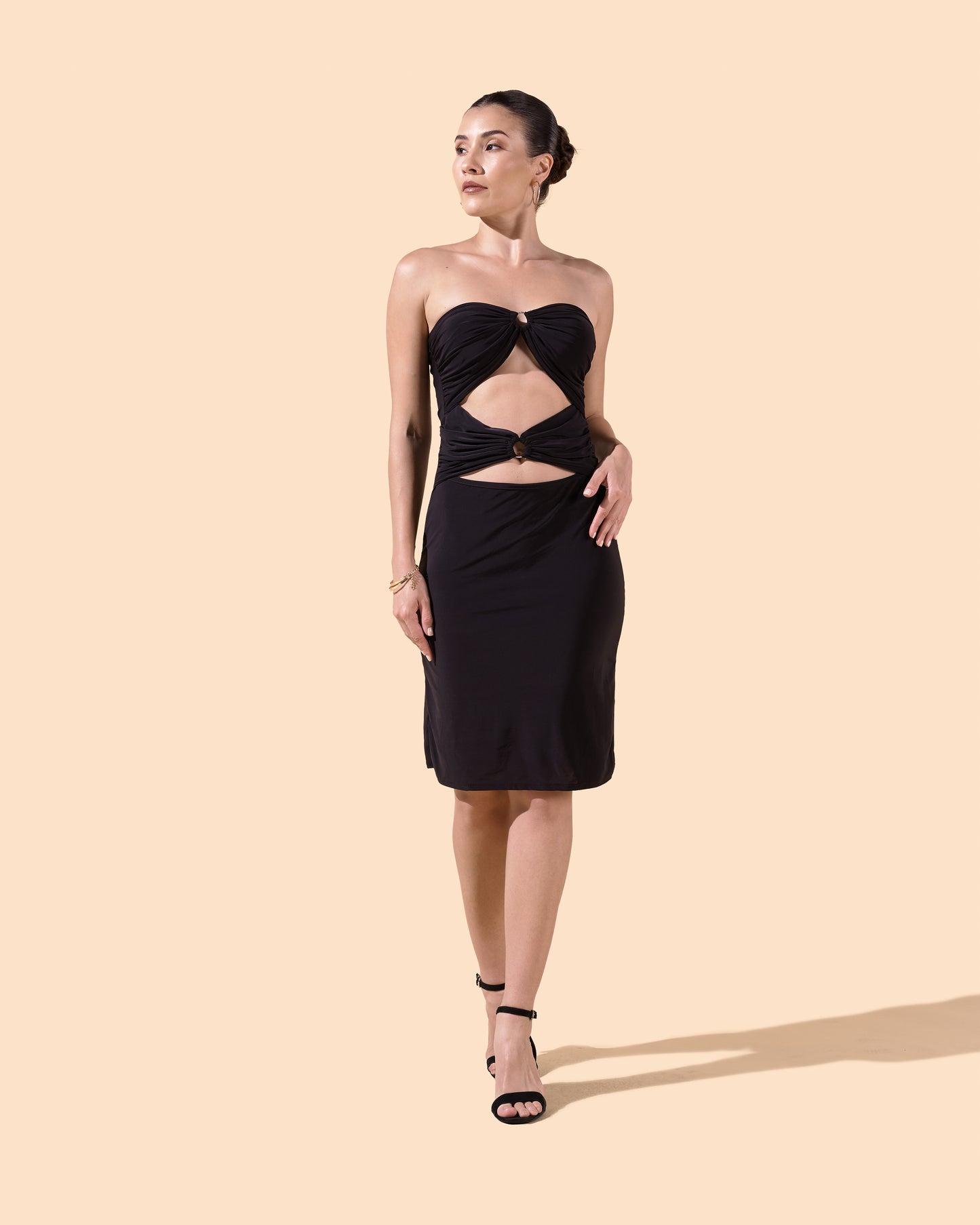 Robe courte bustier réversible devant ou au dos près du corps couleur noire