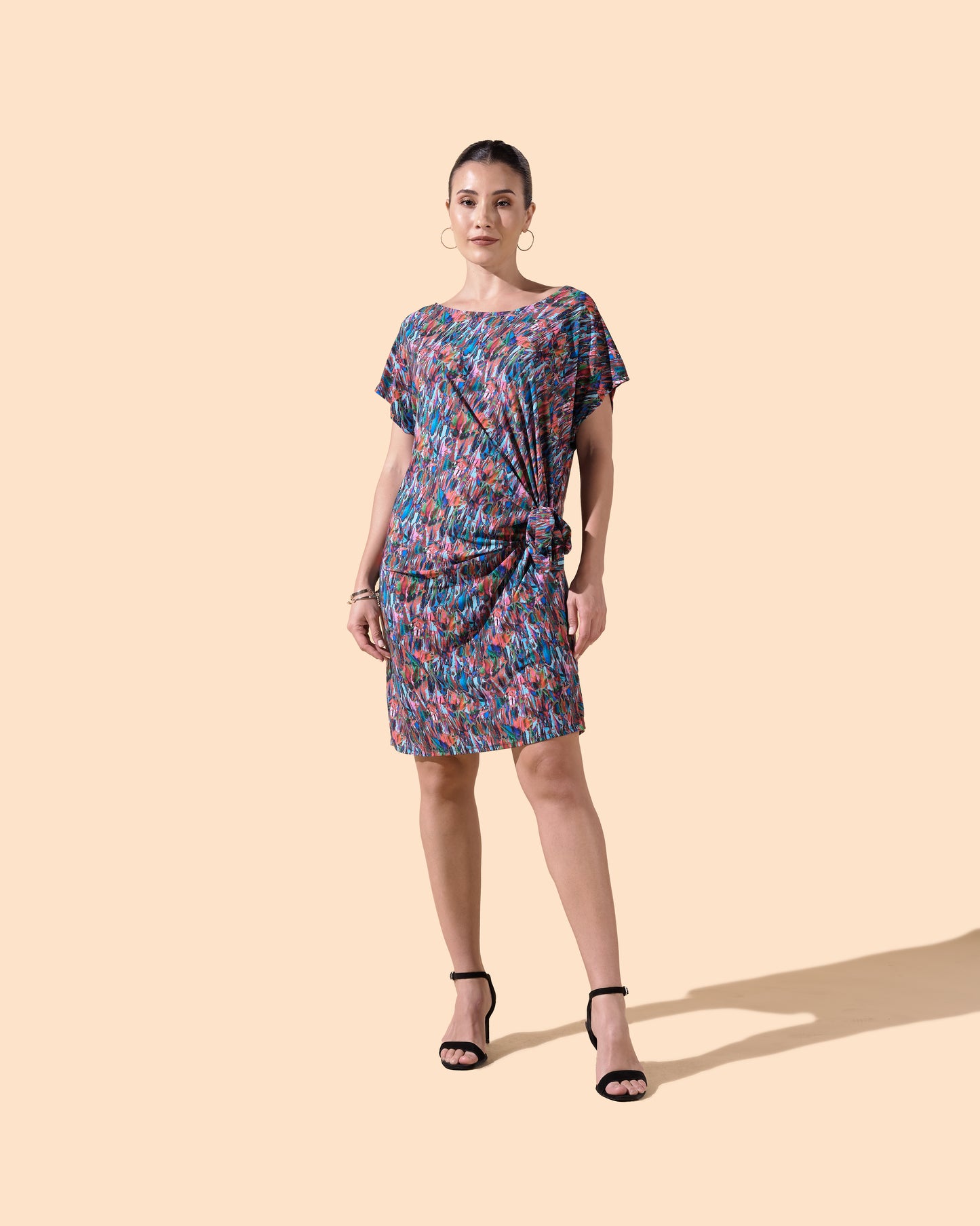 Robe courte imprimée col rond large nœud sur le côté
