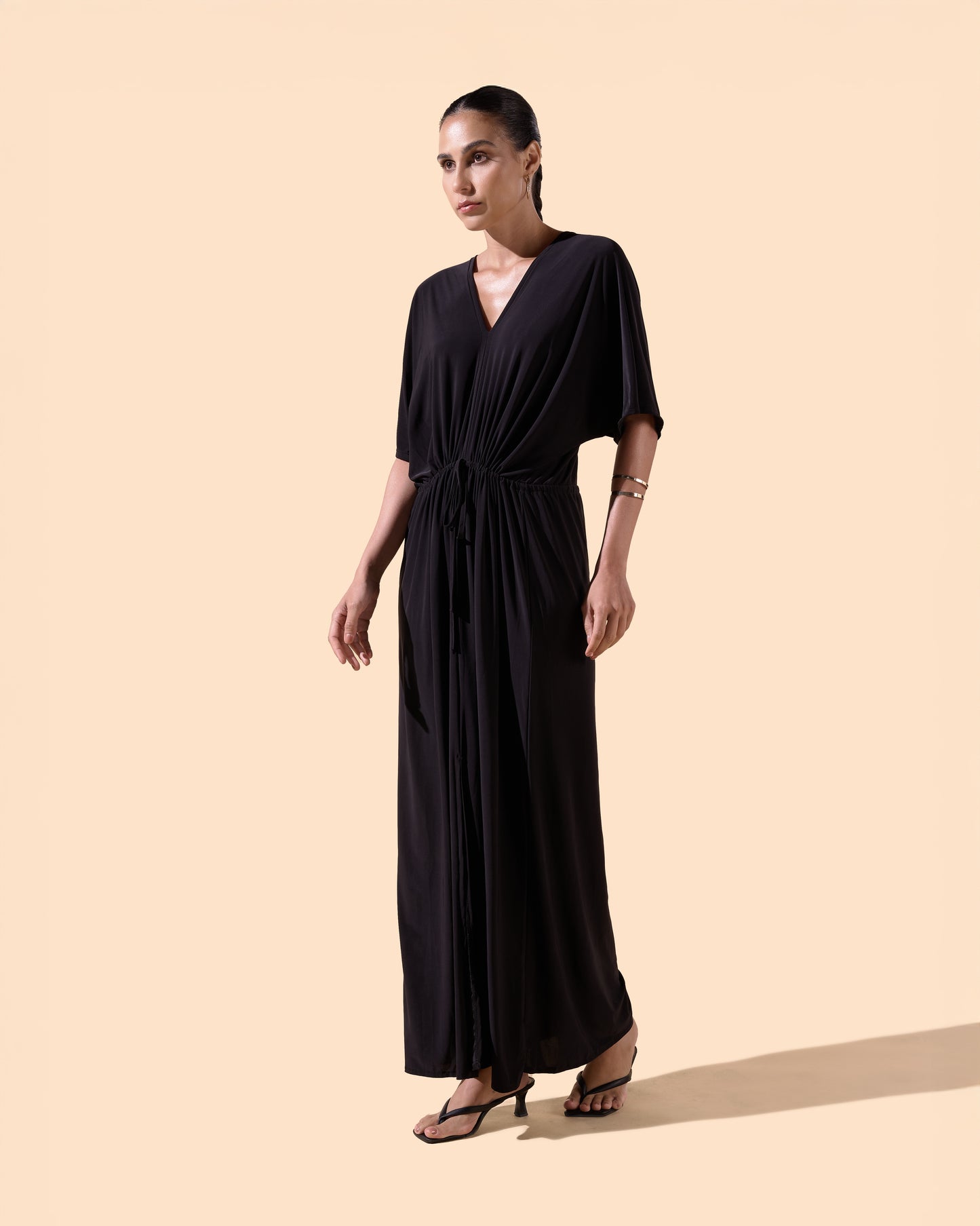 Robe longue col en V manches courtes couleur noire