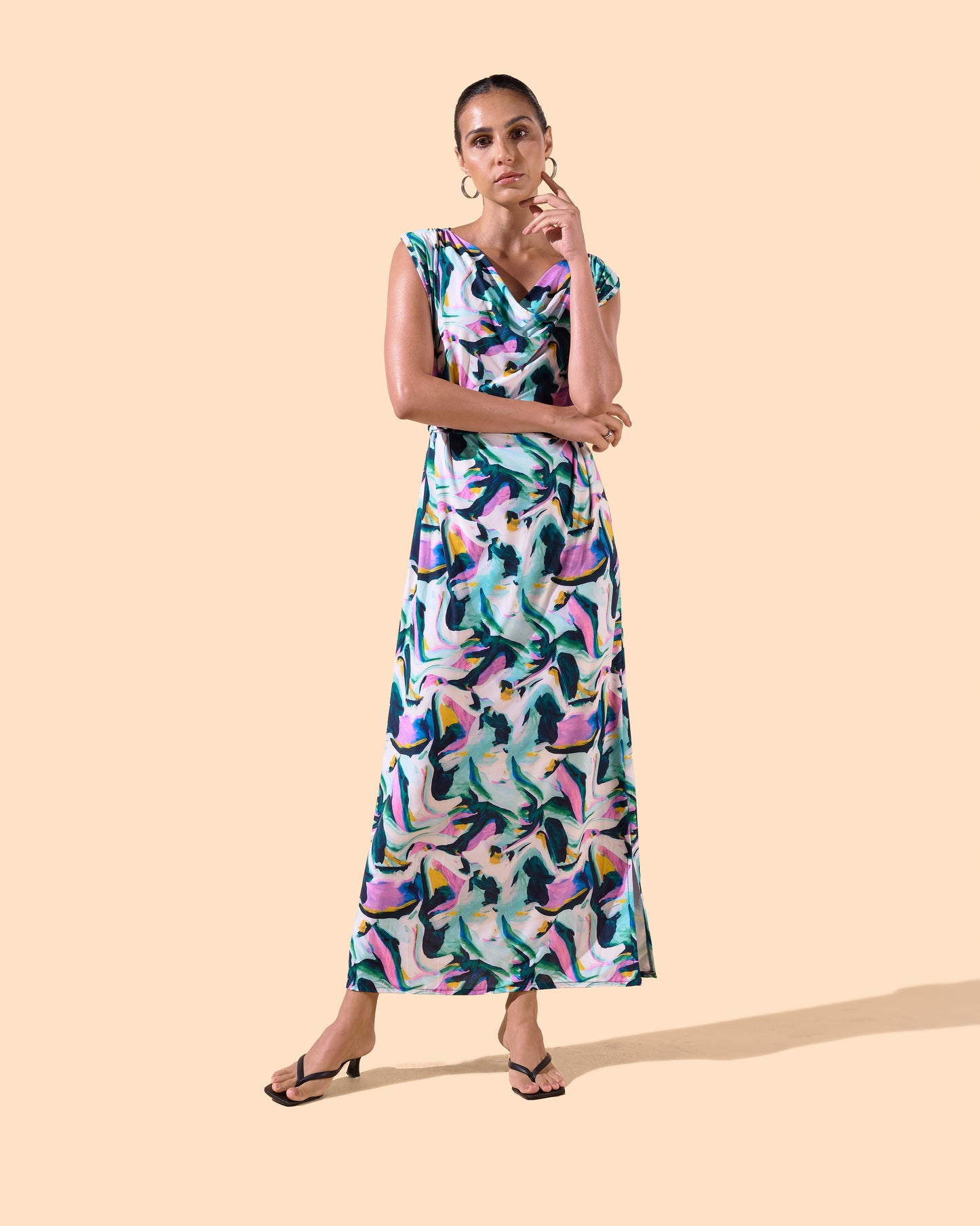 Robe longue imprimée col bénitier
ceinture