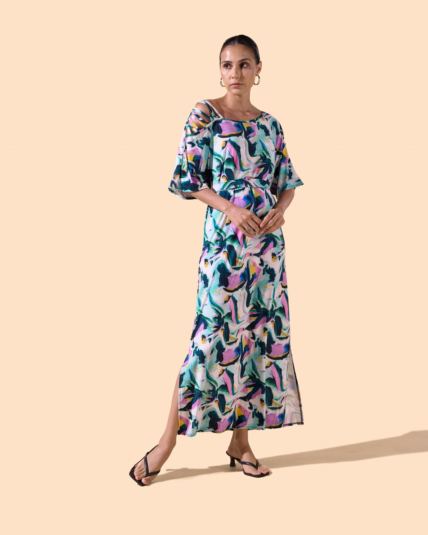 Robe longue imprimée asymétrique coupe fluide avec ceinture