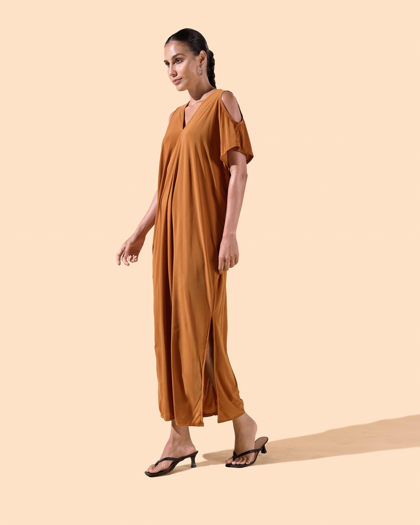 Robe longue ample marron col en v petit dos nu