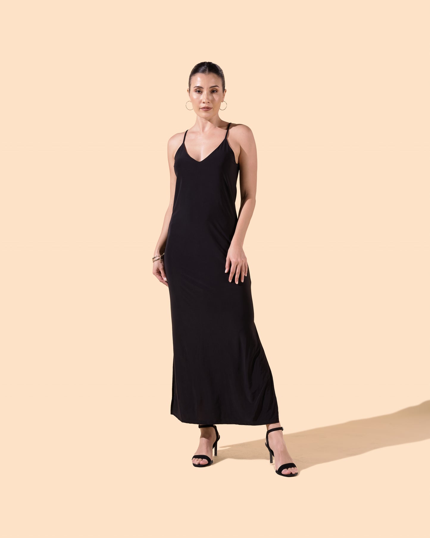 Robe longue noire bretelles fine dos nu
