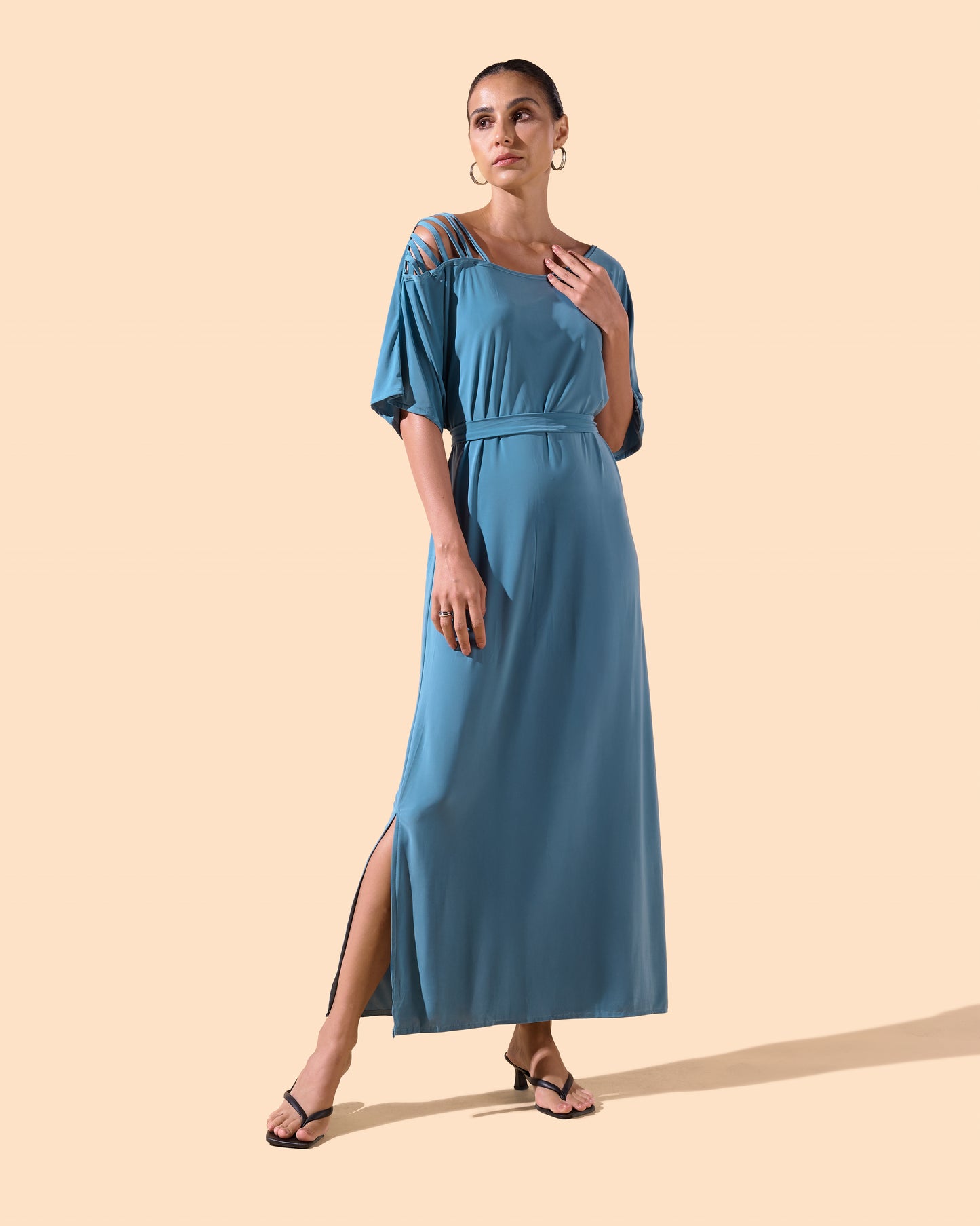 Robe longue asymétrique coupe fluide avec ceinture couleur sarcelle
