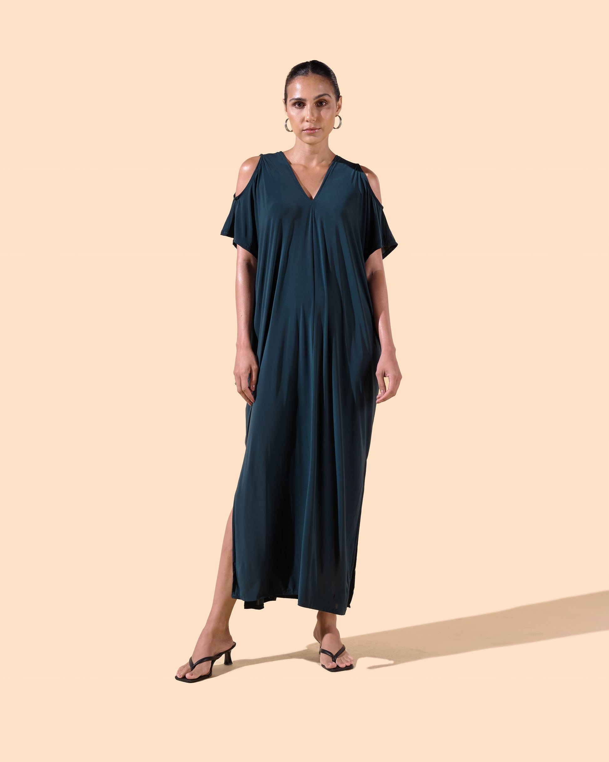 Robe longue ample verte col en v petit dos nu