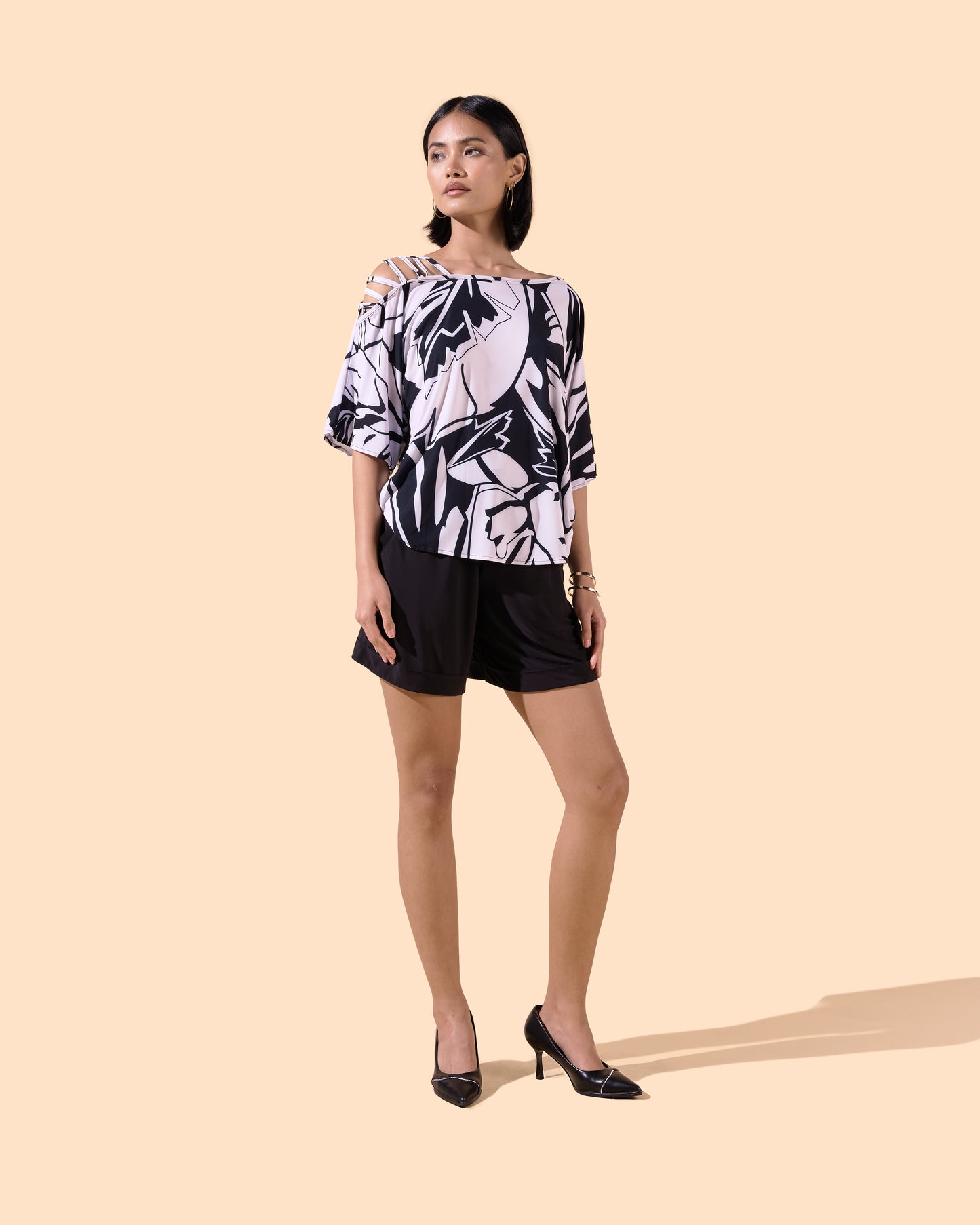 Jupe court coupe droit fluide couleur noir