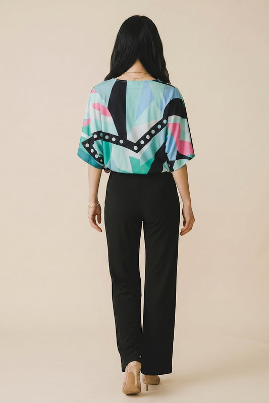 Osanna Creazione Toralie, top fluide à manches larges et col V, imprimé géométrique multicolore, coupe ample.