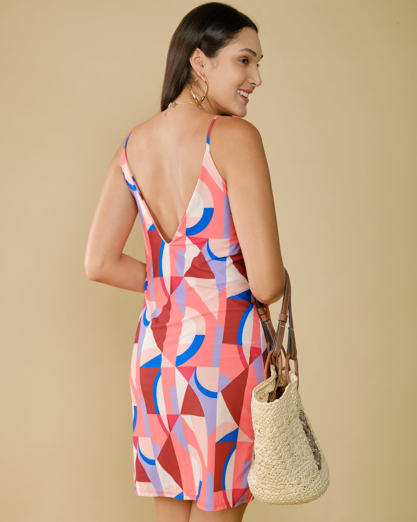 robe-courte-dos-ouvert-rose