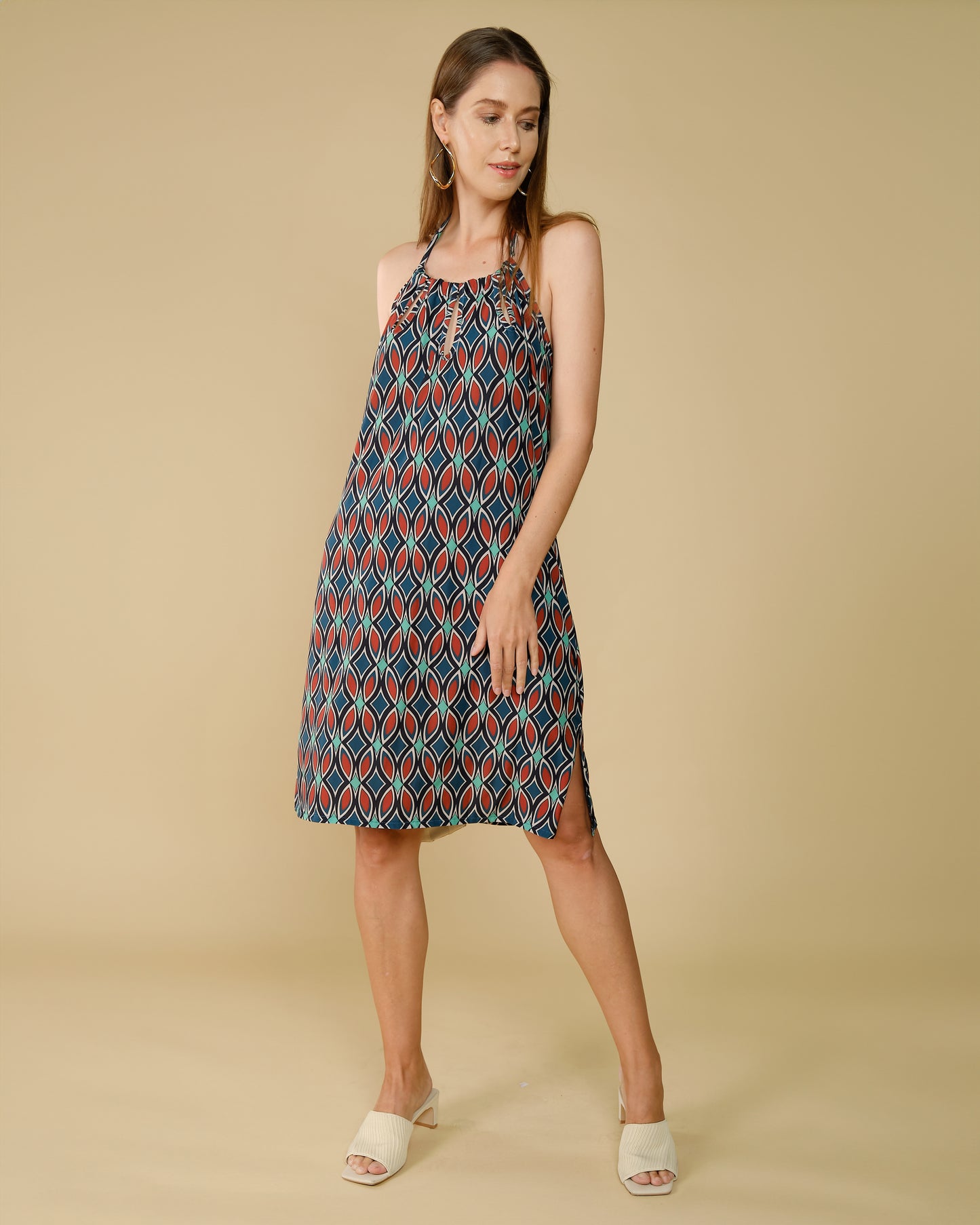 robe-courte-motif-femme
