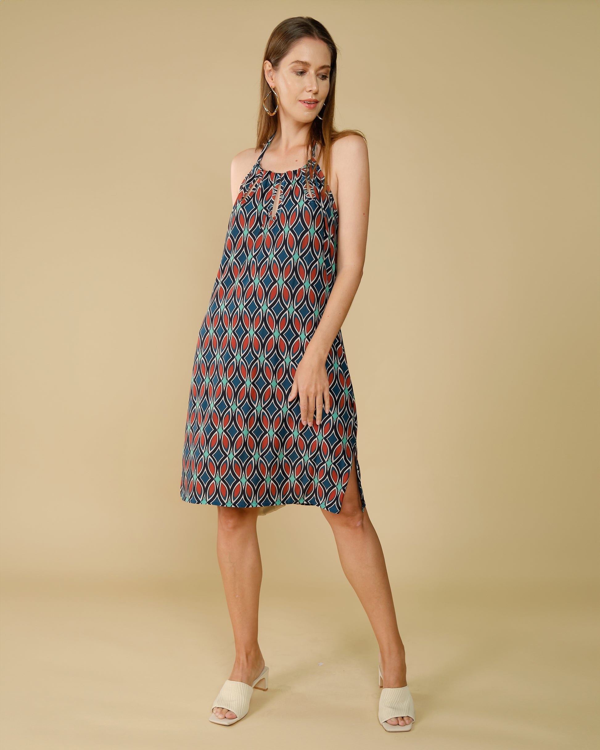 robe-courte-motif-femme