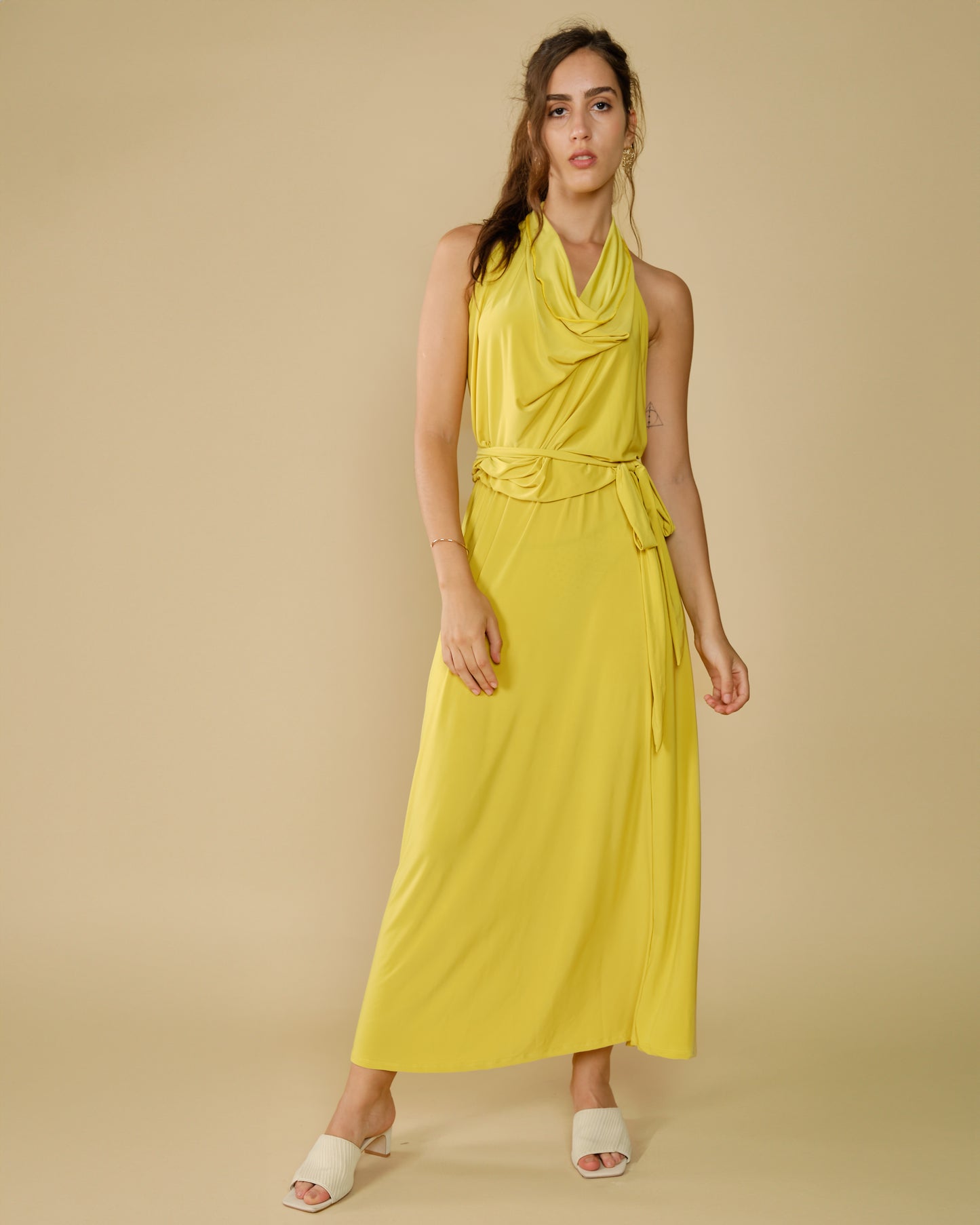 robe-col-drapé-jaune
