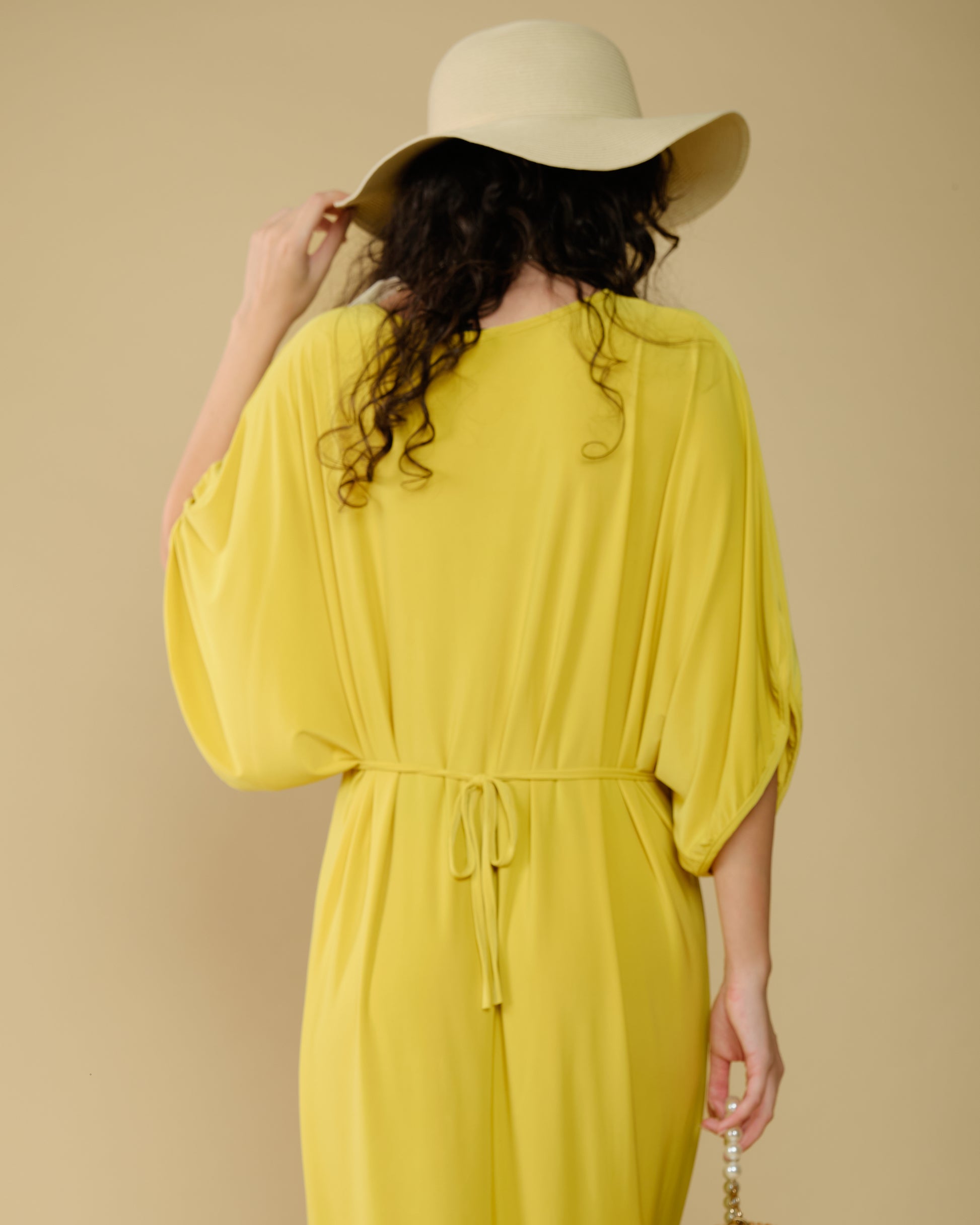 robe-jaune-anis-detail-tenue-femme