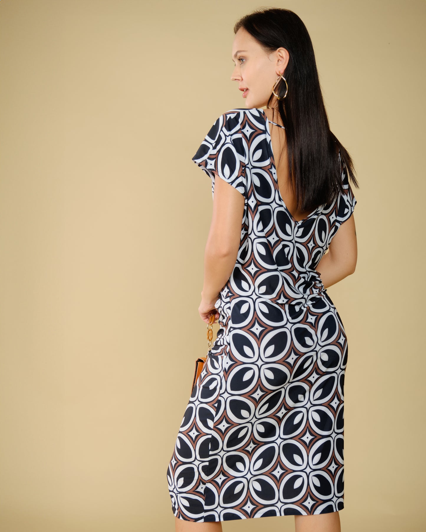 robe-cpurte-femme-dos-ouvert