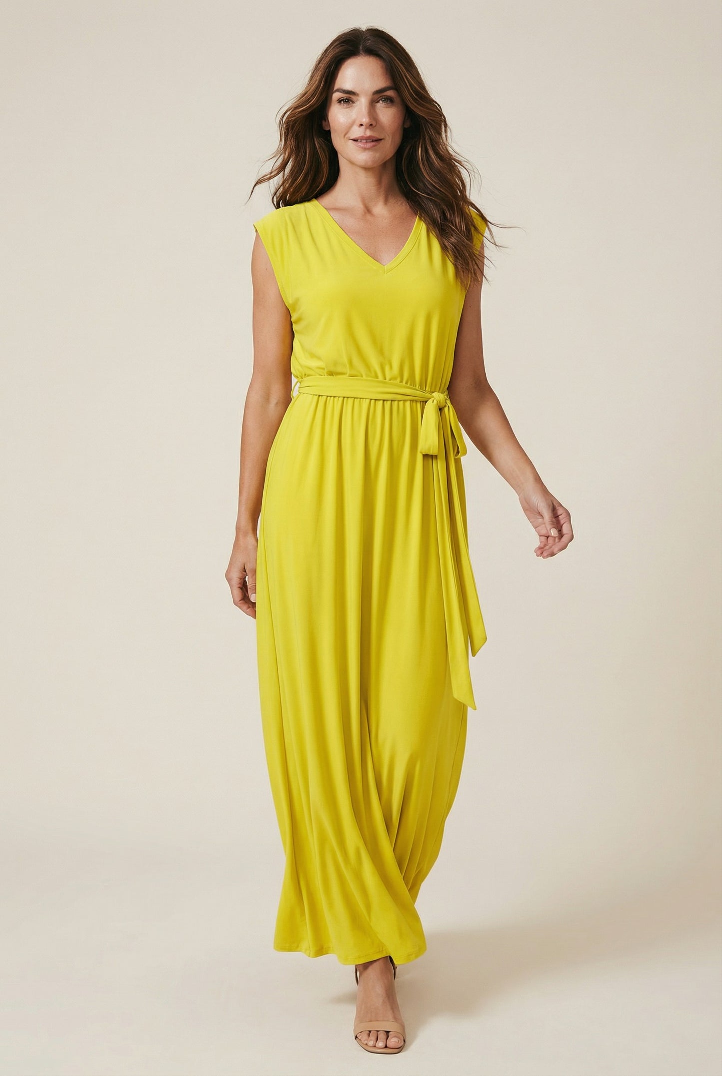 Robe longue col V et ceinture jaune