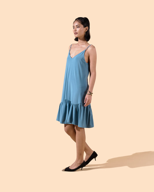 Robe courte col V bretelles fines volant tendance couleur sarcelle