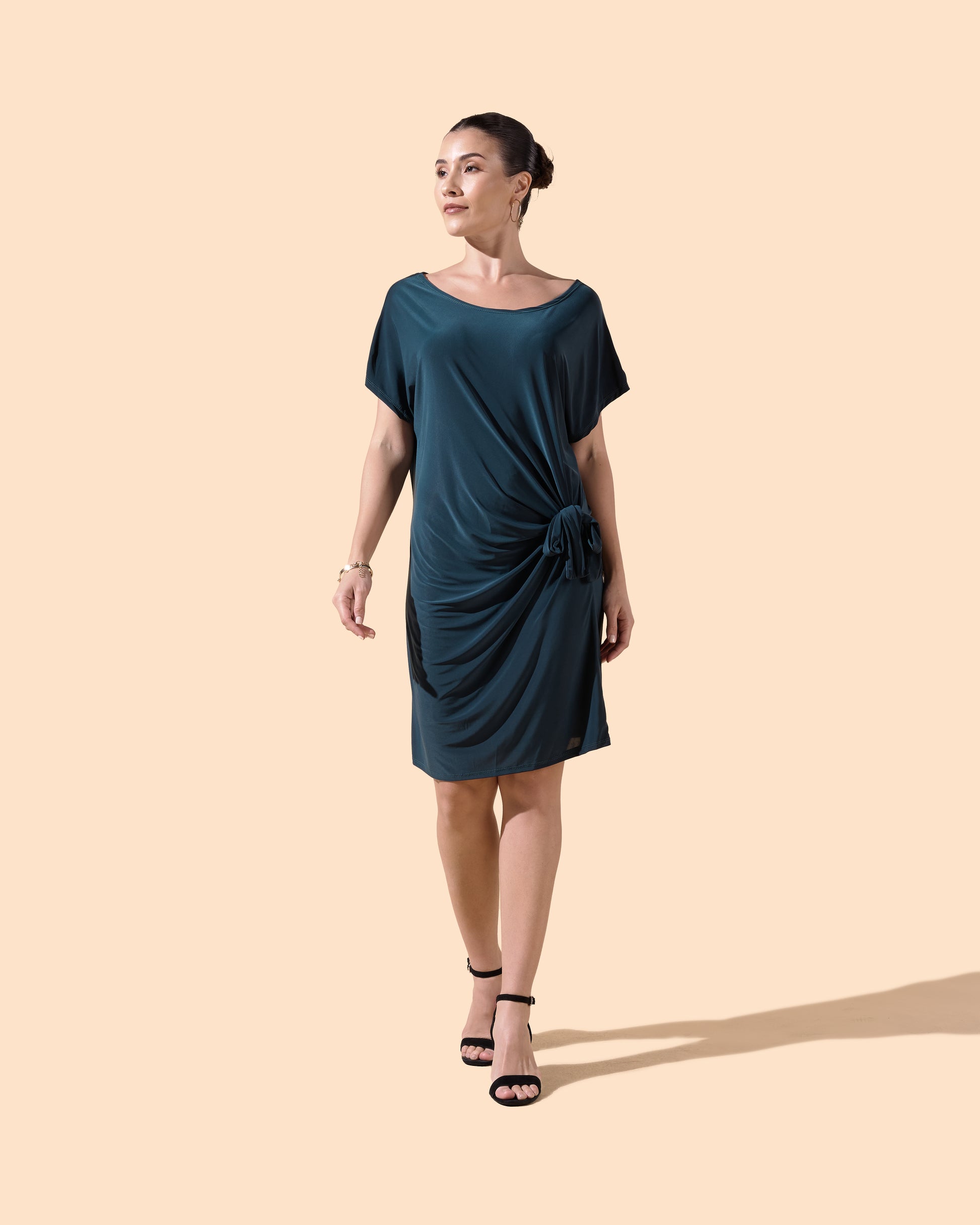 Robe courte col rond large nœud sur le côté couleur verte