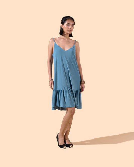 Robe courte col V bretelles fines volant tendance couleur sarcelle