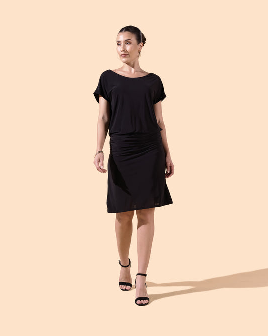Robe courte manches courtes col rond jupe évasée couleur noire