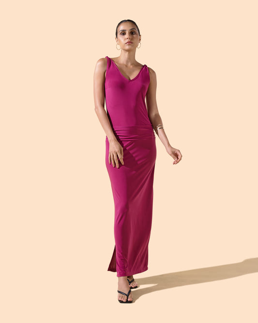 Robe longue col V et petit dos nu, coupe prés du corps couleur fuchsia