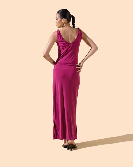 Robe longue col V et petit dos nu, coupe prés du corps couleur fuchsia