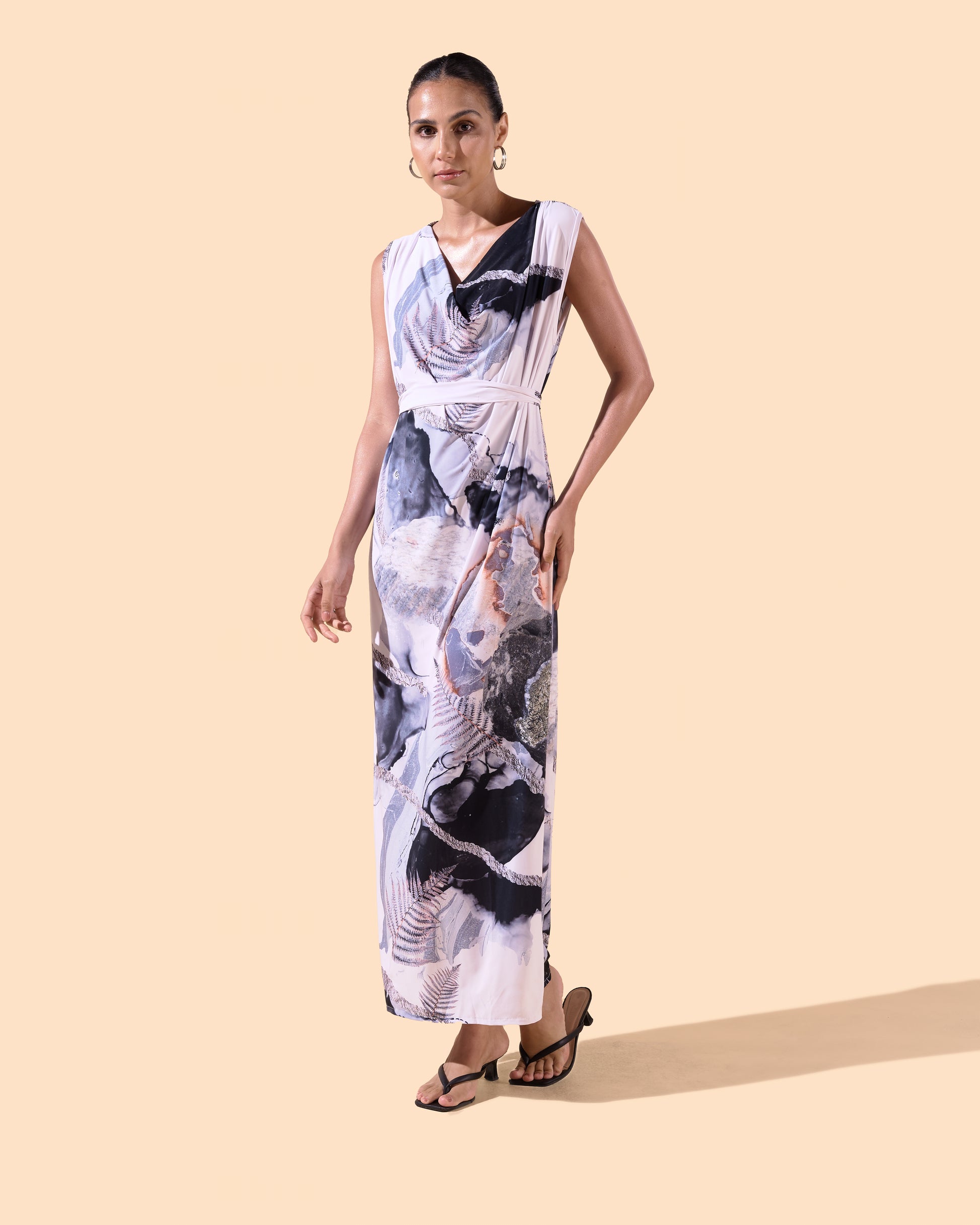 Robe longue imprimée col bénitier 
ceinture 
