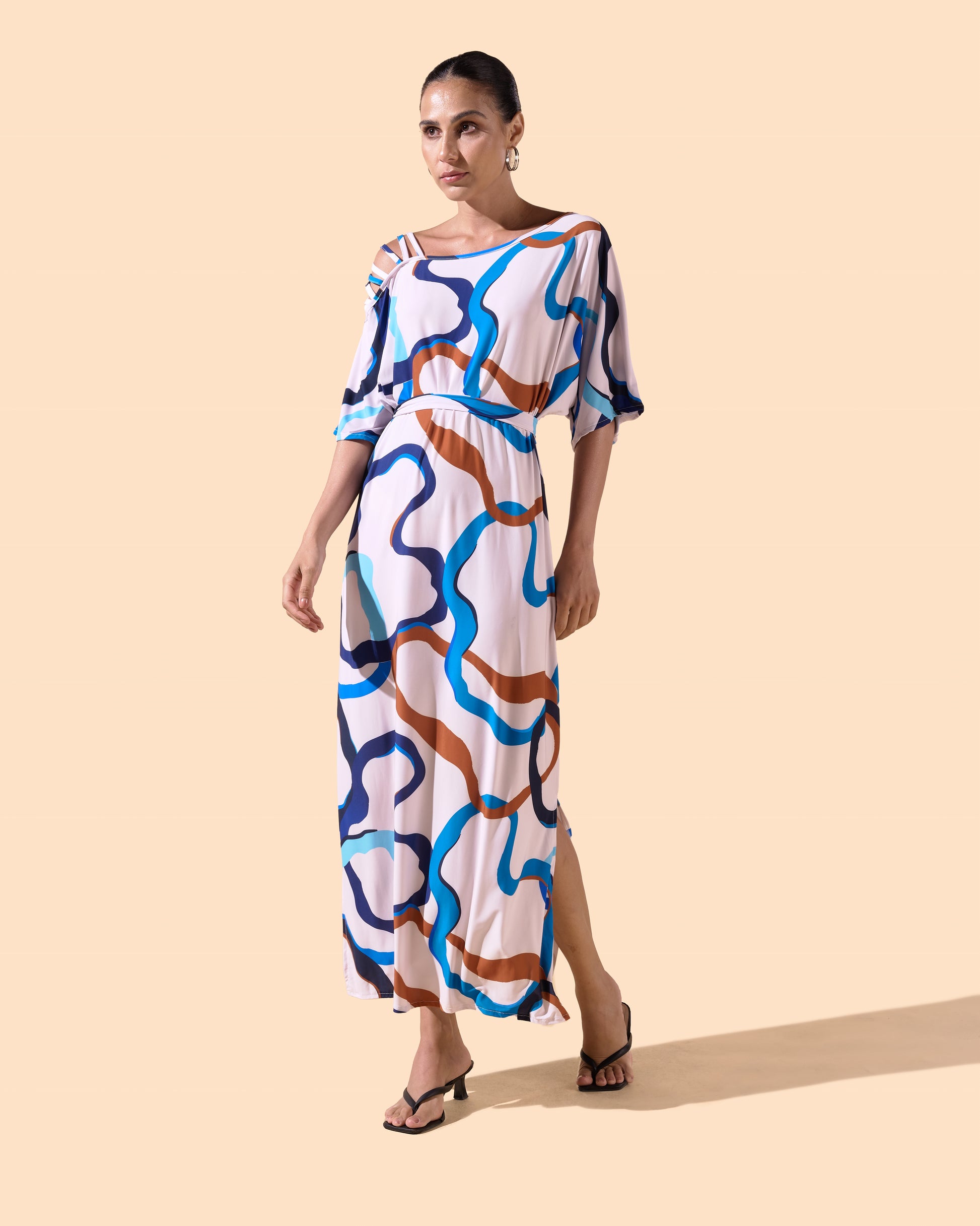 Robe longue imprimée asymétrique coupe fluide avec ceinture 