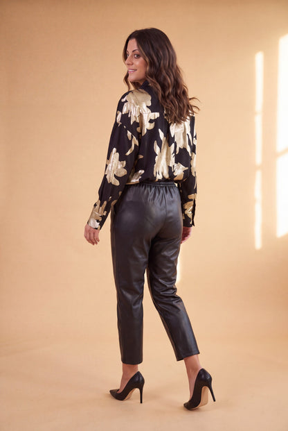 Chemise AIA noire à fleurs dorées, vue de dos – Osanna Creazione