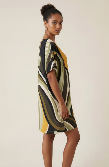 Osanna Creazione Abi short straight dress with V-neck, short sleeves, and a fluid print in green, yellow, and black.