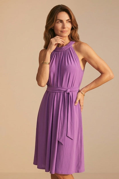 Osanna Creazione robe courte violette avec col tressé à la main et ceinture assortie, coupe fluide