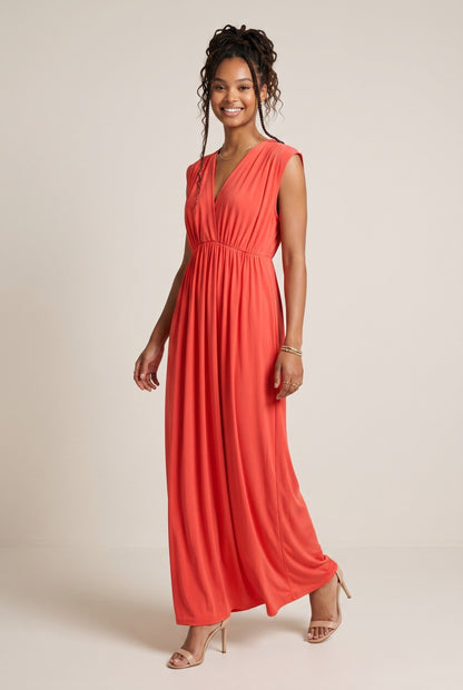 Robe longue corail à coupe empire et col V, élastique sous poitrine, par Osanna Creazione