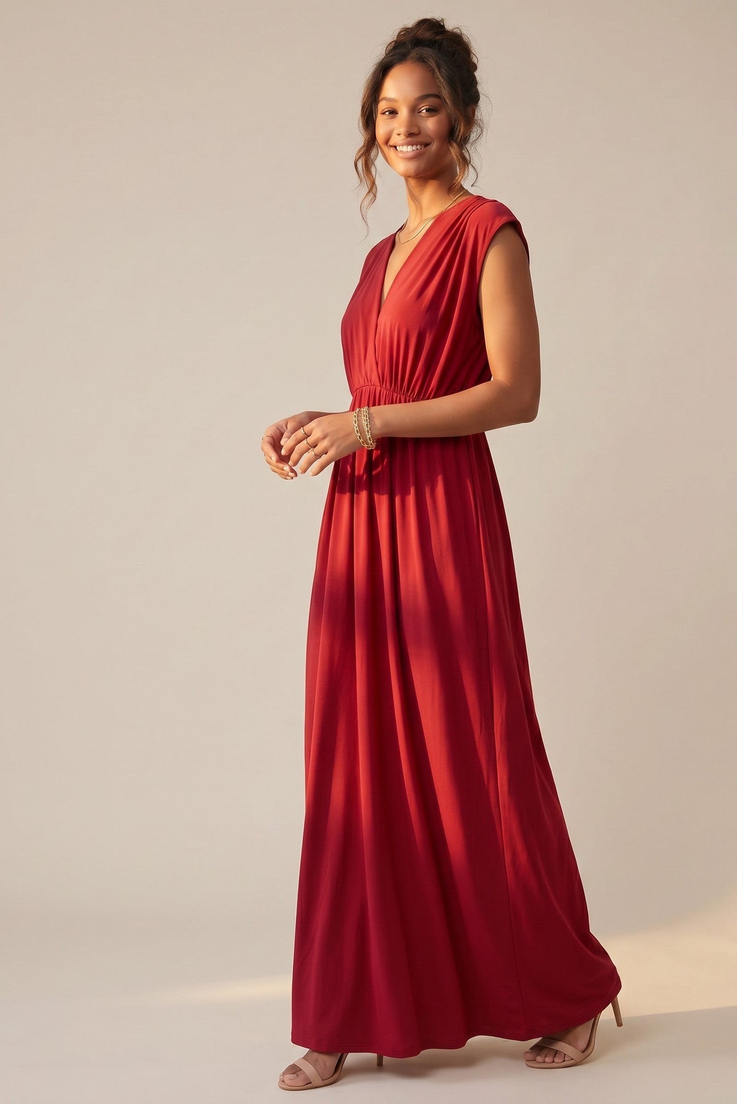 Robe longue rouge Baleate Osanna Creazione, coupe empire, col V, manches courtes, idéale pour l'été ou une soirée.