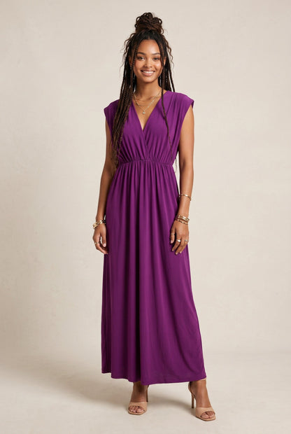 Robe longue empire violette Baleate Osanna Creazione, col V, fluide et évasée, élastique sous poitrine.