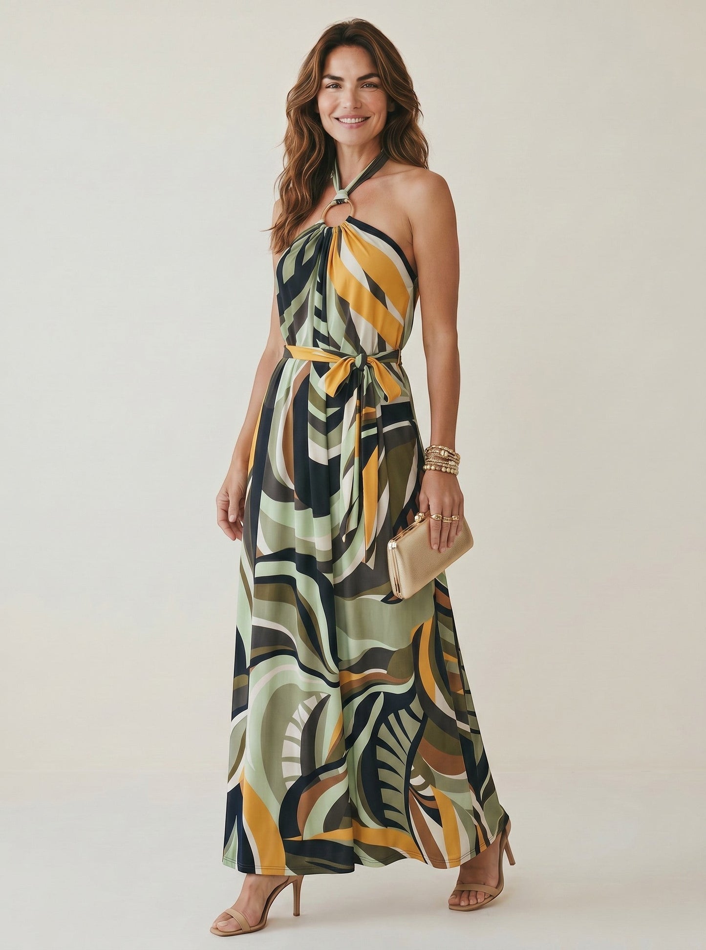 Osanna Creazione robe longue Jilo imprimé abstrait multicolore, dos nu, lien à nouer au cou, anneau doré, ceinture assortie.