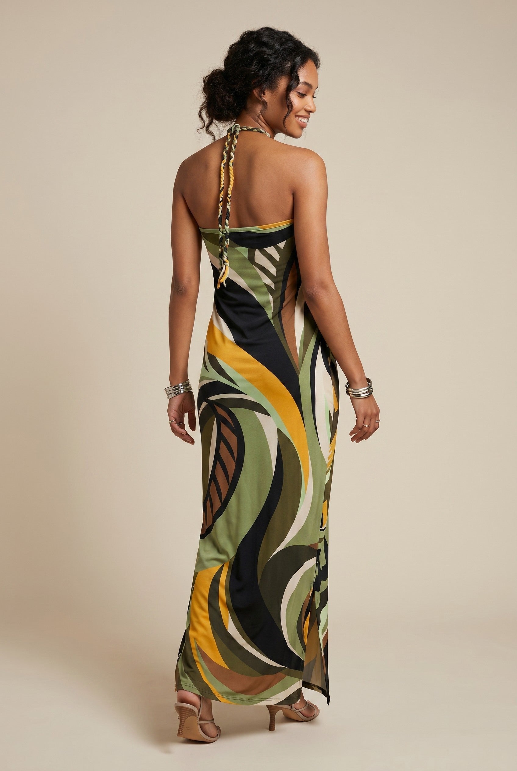 Robe longue drapée Osanna Creazione verte et jaune à imprimé abstrait, dos nu avec lien tressé